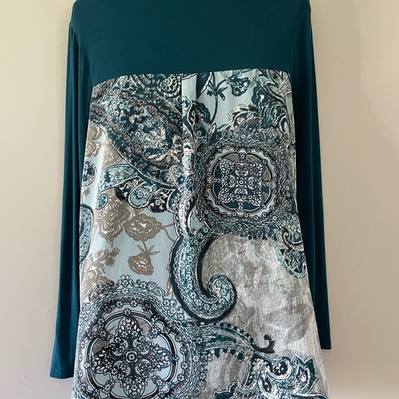 Chico’s size 0 top. Knit front with woven back. - Picture 2 of 4